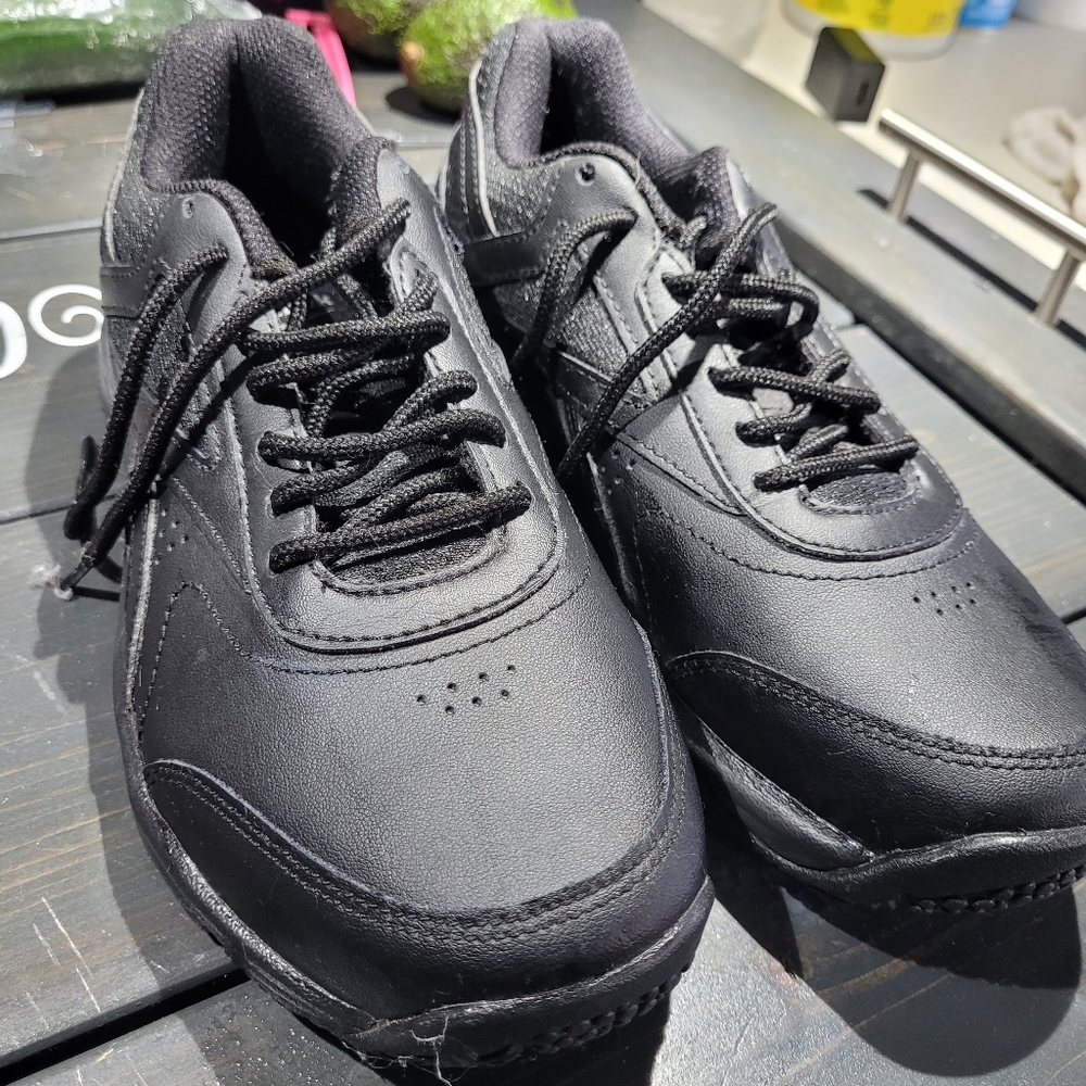 Youth size 6 (23 cm) Black Reebok